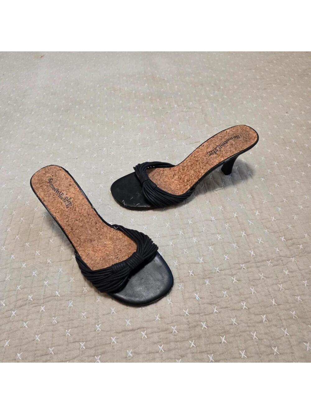 Skechers "Somethin Else"Y2K kitten heel sandals sz 9.5 US